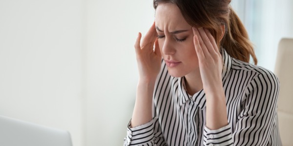 Come far passare il mal di testa: rimedi naturali e farmaceutici