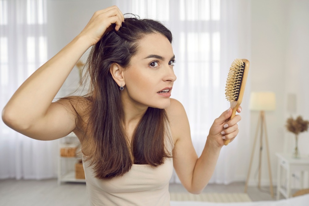 Caduta capelli: cause, rimedi e quando preoccuparsi